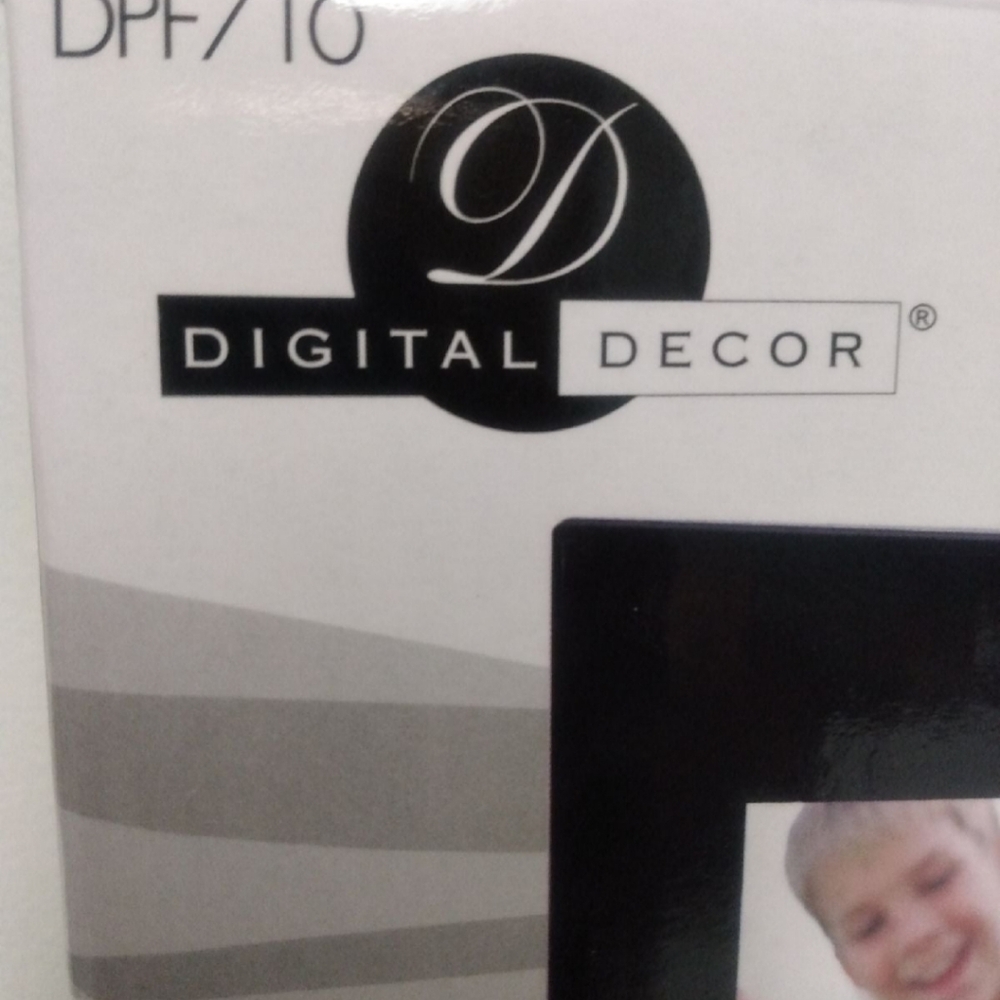 Digital Decor | Ultra Slim Digital Picture Frame | DPF710 - Picture 7 of 7